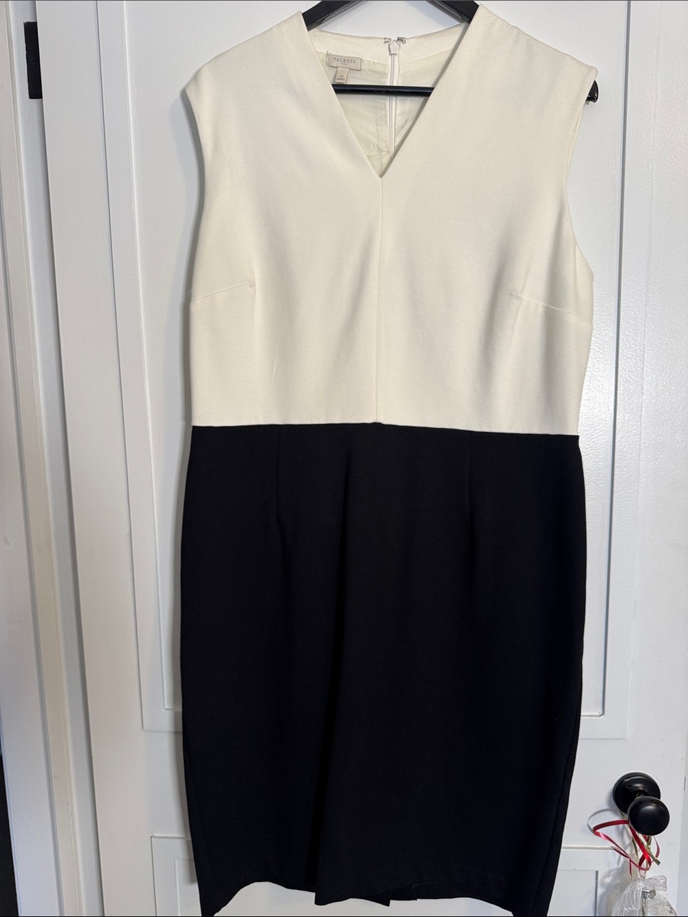 EUC Talbots Sleeveless Two-Tone V-Neck Midi Dress in Ivory and Black 14